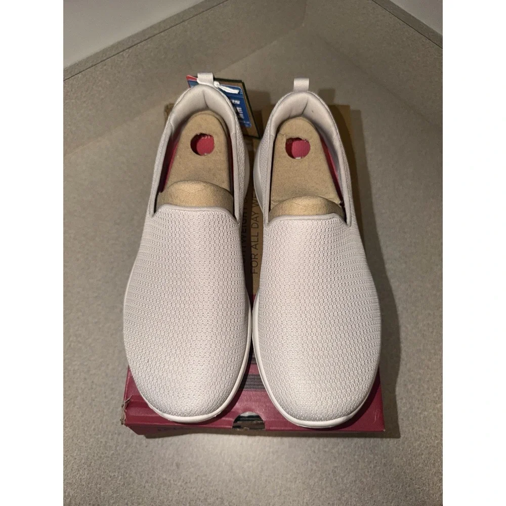 SKECHERS Go Walk Joy Aurora Natural Women's Slip On Sneakers Size 7 Wide Fit NWB